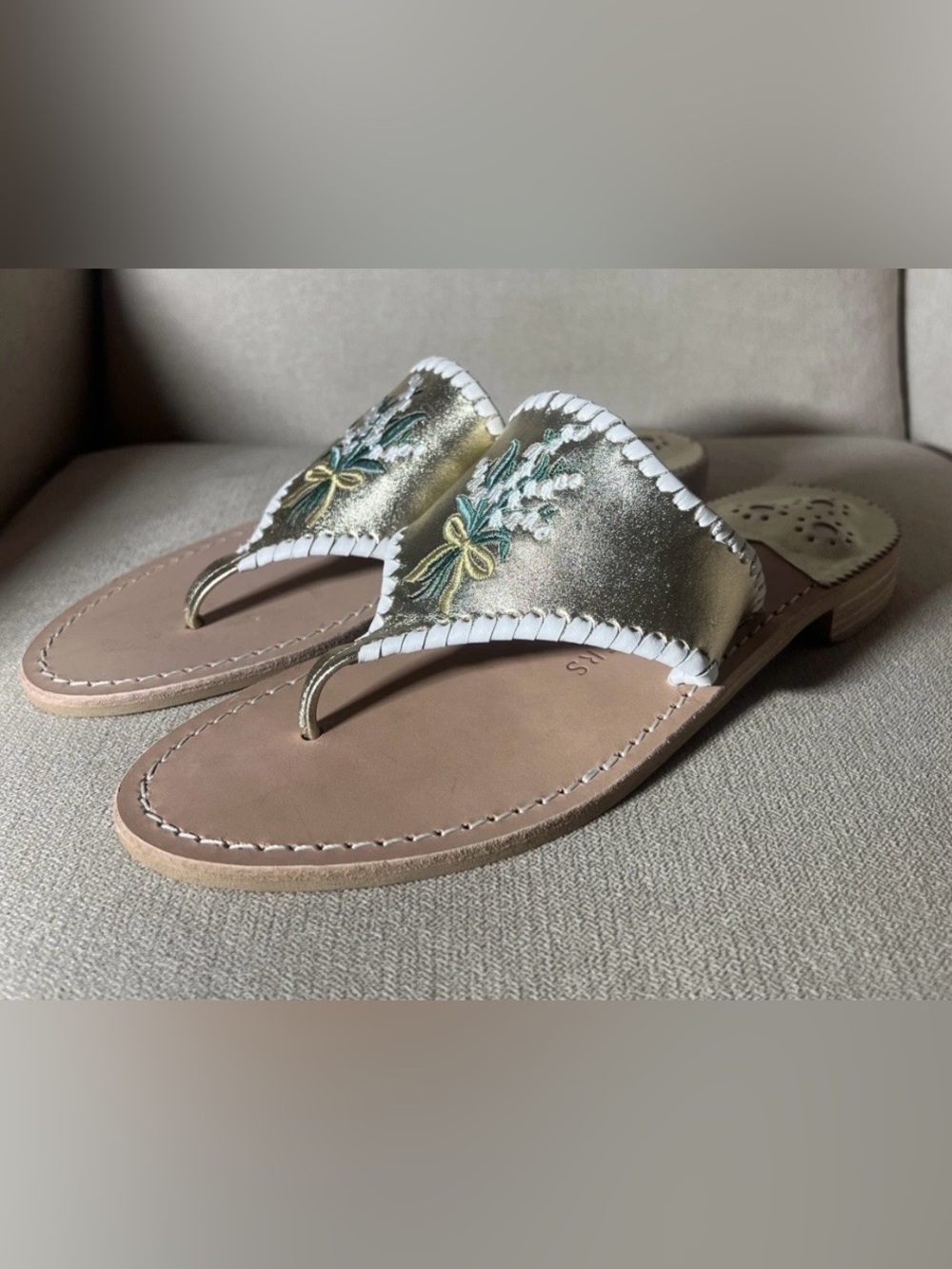 NWOB Jack Rogers Floral Lily of the Valley Embroidered Gold Sandal Flip Flop 8.5